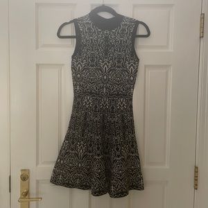 Cute B&W sweater material mini dress!!✨✨